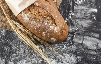 南海大沥面包房急招：面包中工1名，裱花一名。