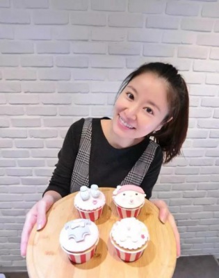 蔡依林之后 林心如也开始了烘焙学习