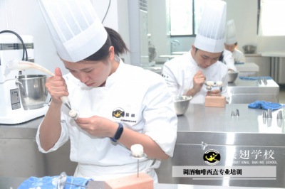 大龄人学烘焙后悔了？30岁学烘焙晚吗？